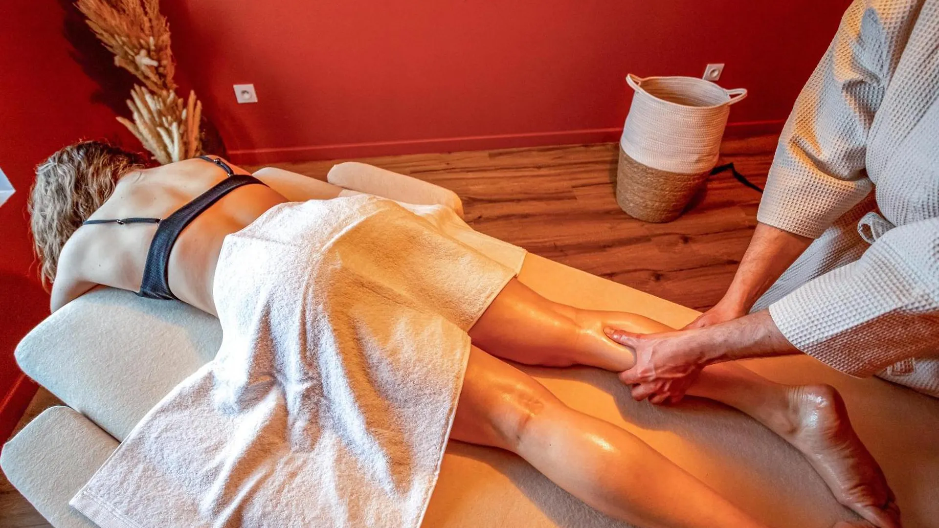 50 Nuances D'Amour - Jacuzzi / Massage / Cinema Moirans