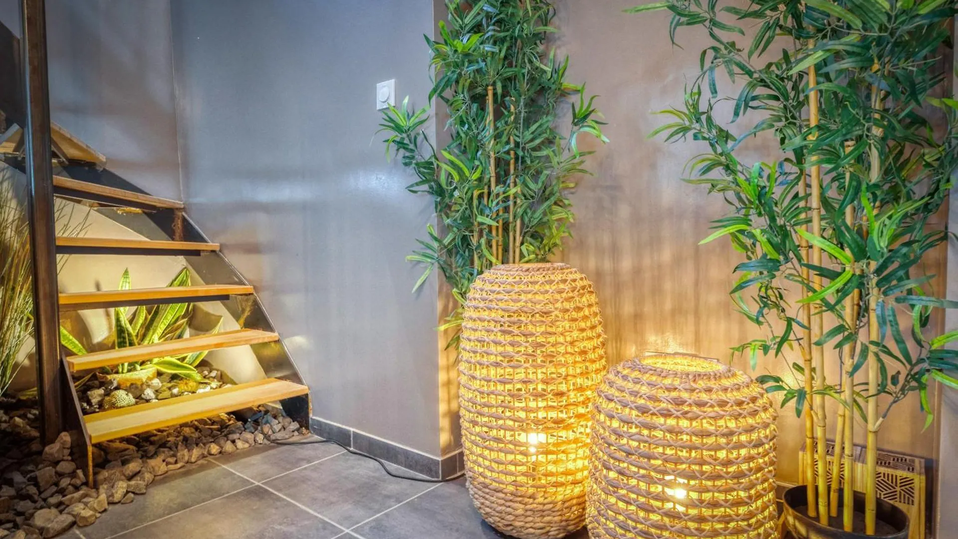 50 Nuances D'Amour - Jacuzzi / Massage / Cinema Moirans